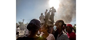 Les syndicats réclament un salaire minimum fixé à 1.500 gourdes (15 dollars). Ils prévoient de manifester durant trois jours. Port-au-Prince, Haïti, le 23 février 2022. 