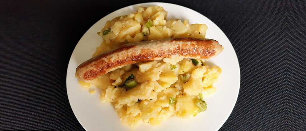 Kartoffelsalat mit Bratwurst