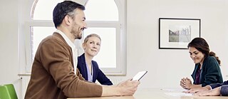 Besprechung Lehrkräfte an einem Tisch