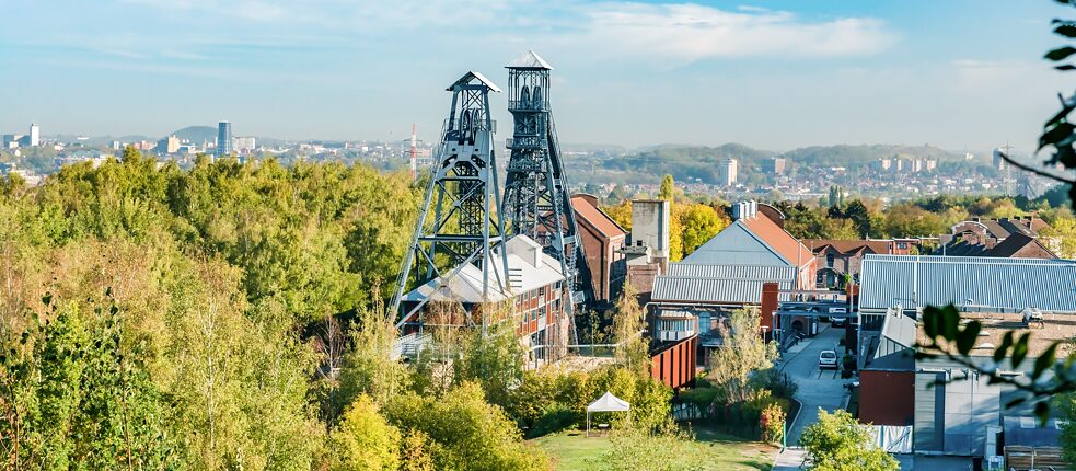 Im belgischen Charleroi gehören die Rädergestelle ehemaliger Kohlebergwerke längst zur Landschaft und sind zur touristischen Attraktion geworden.