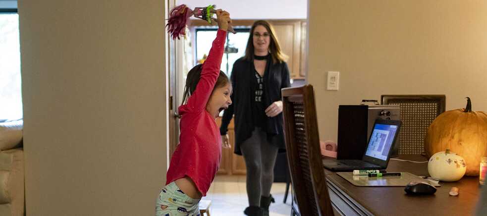 Many employees state that they are better able to combine their jobs with their private lives in the home office. But at the same time the boundaries between leisure and working time often become blurred.