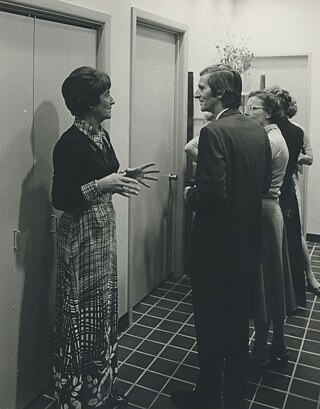 Dr. Gertrud Baer lors d'une réception à l'occasion de l'ouverture de nouveaux locaux le 15 octobre 1976