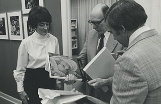 Dr Gertrud Baer et des invités en 1974 au Goethe-Institut d'Ottawa