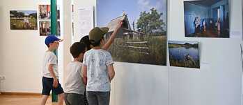 Kleine Besucher*innen der Ausstellung