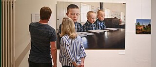 Besucher*innen der Ausstellung 