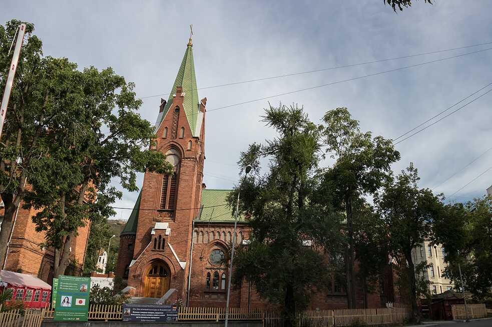 Evangelische St.-Paulus-Kirche Gebäudefassade 