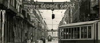Plakatwerbung für eine Ausstellung des deutsch-amerikanischen Künstlers George Grosz in Turin.  