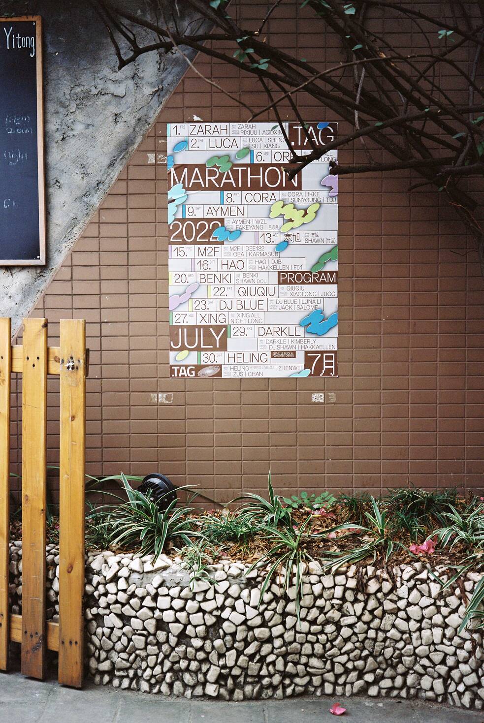 Ein Plakat mit dem Juli-Booking im .TAG