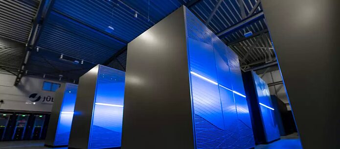 Sind Supercomputer eine Lösung für mehr Rechenleistung? Der aktuell schnellste Superrechner Europas, JUWELS, am Forschungszentrum Jülich.