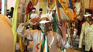 I was a foreigner in a distant country, where I was visiting as a temporal laborer and not able to understand the context and the language. In such a coincidental event, you would never know in which side of the protest you are at… Against? For? Whose freedom? Freedom of what? Which freedom were we talking about? In my opinion it was best to witness, rather than take part in it as a stranger. And to archive. And to talk about it with others to communicate, connect and contact.