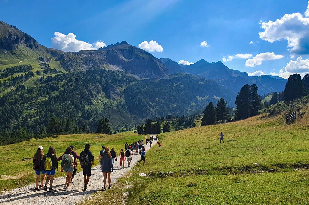 Jugendliche in den Bergen
