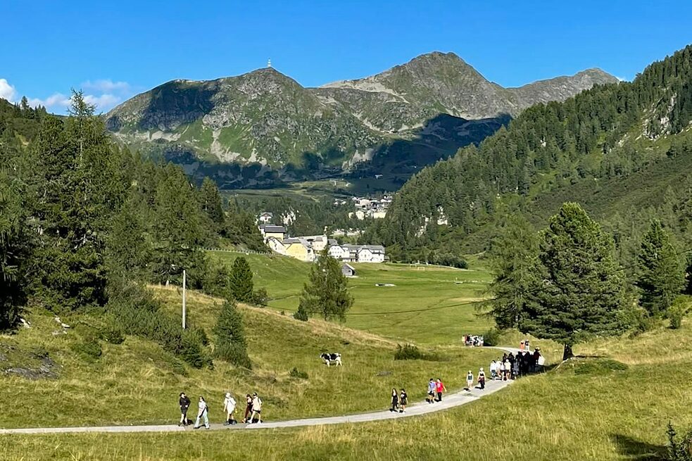 Jugendliche in den Bergen