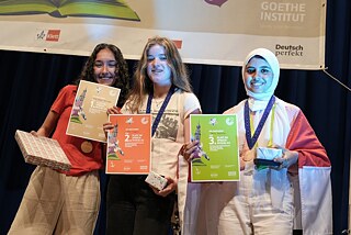 Gewinnerinnen A2 Niveau: Gewinnerinnen A2 Niveau: Gold für Buse Başak Kesimoğlu aus der Türkei, Silber für  Tara Faughnan aus Irland und Bronze für Rania Abohatab aus Ägypten
