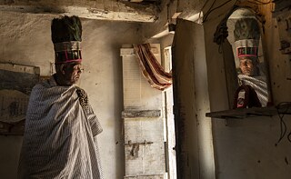 Ram Pyare ji, the Adhyaksh of the sect, lives a humble life as a farmer in his village. He often reminisces the struggles in his youth as a Ramnami.