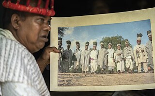 The Bhajan Mela is a time of the year when the Ramnamis living in villages far apart gather together to celebrate their heritage and legacy through their traditional folk songs. The bhajans narrate the story of the conquests of Ram and reflect on the undying fidelity of the Ramnamis to their deity. Karthik ji proudly holds up a picture showing the community of elders, some of the original Ramnamis. Unfortunately, many of them lost their struggle to Covid and the last of the tattooed women passed away the previous year.
