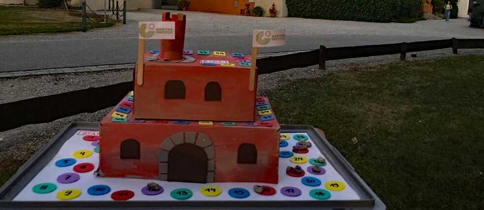 Burg Stein aus Pappe