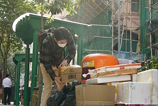     &copy;     Keep Rolling Rubbish Ban