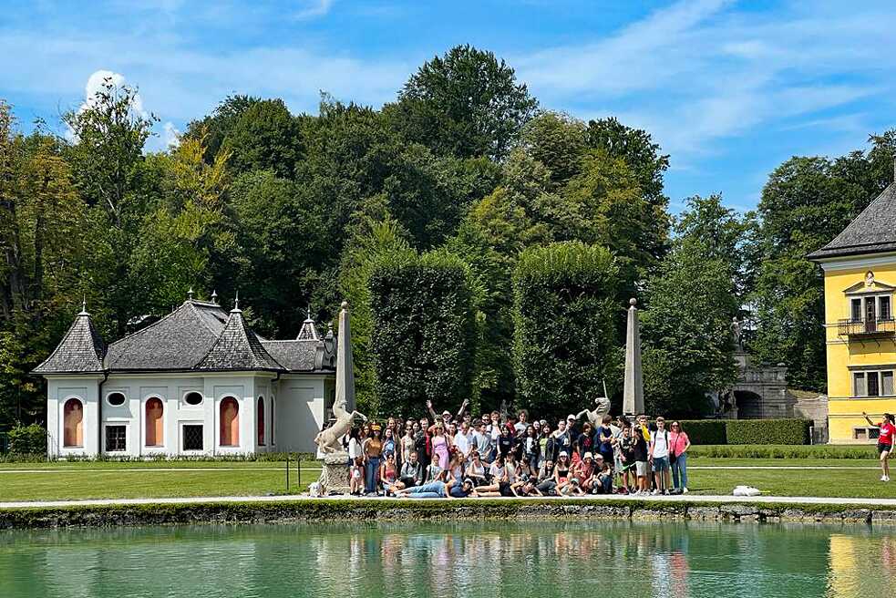 Jugendlicher im Park Hellbrunn