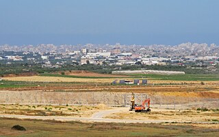 Blick von einem Hügel nahe der Stadt Sderot Richtung Westen nach Gaza