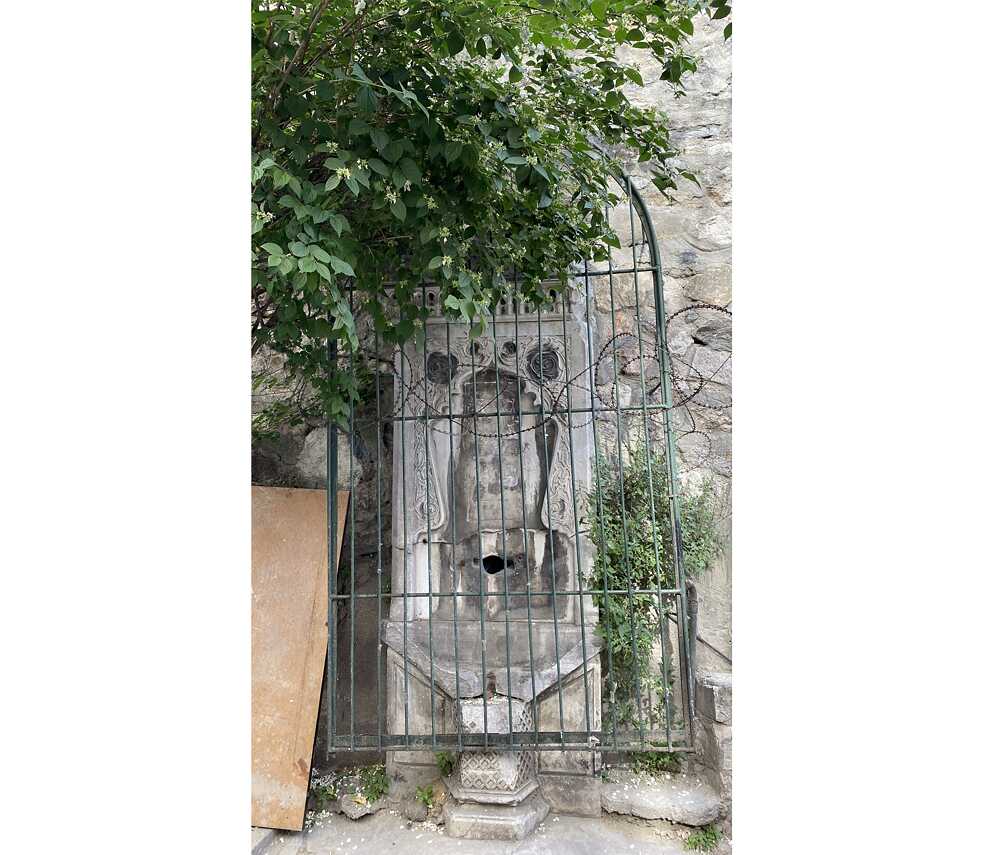 Hamidiye-Brunnen gegenüber dem Vernudaki-Haus