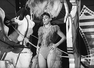 　 &copy; © Alexander Kluge ARTISTEN_IN_DER_ZIRKUSKUPPEL_RATLOS_DIE_Foto_05