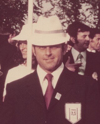 משה (מוני) ויינברג בעת הכניסה לאצטדיון האולימפי, מינכן 1972