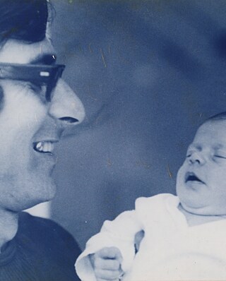 אנדריי שפיצר עם בתו הקטנה אנוק, 1972. 