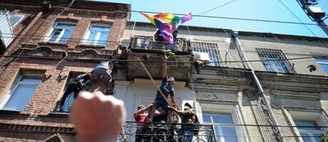 Grupuri violente intră în biroul Tbilisi Pride pe 5 iulie 2021