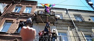 Grupuri violente intră în biroul Tbilisi Pride pe 5 iulie 2021