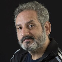 Ebal Bolacio, professor de alemão da UERJ