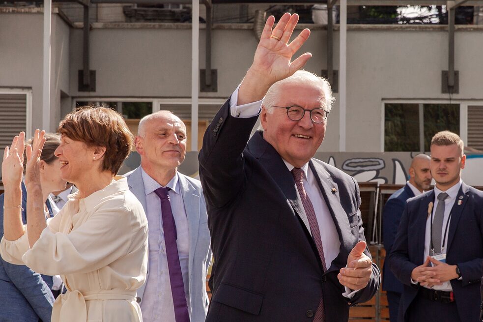 De izquierda a derecha: Elke Büdenbender, Rudolf de Baey y Frank-Walter Steinmeier