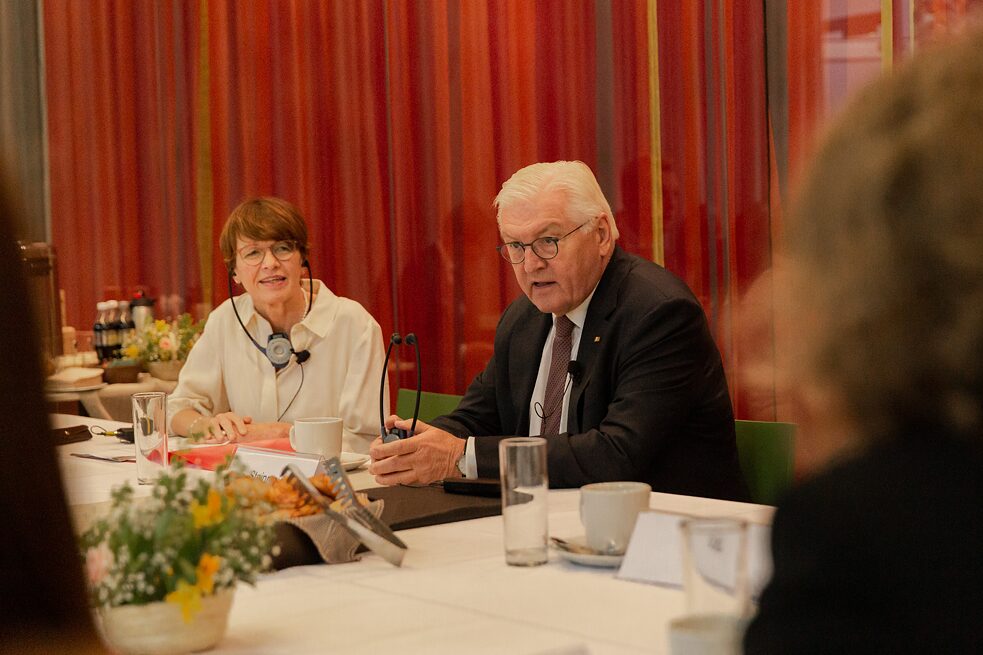 De izquierda a derecha: Elke Büdenbender y Frank-Walter Steinmeier