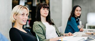 Leseclub in der Bibliothek 