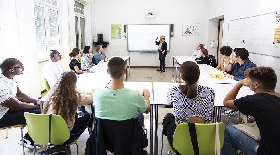 La festa dell’8 ottobre è stata anche e soprattutto una festa della lingua tedesca, durante la quale insegnanti del Goethe-Institut hanno offerto lezioni di prova gratuite per tutte le età e livelli.