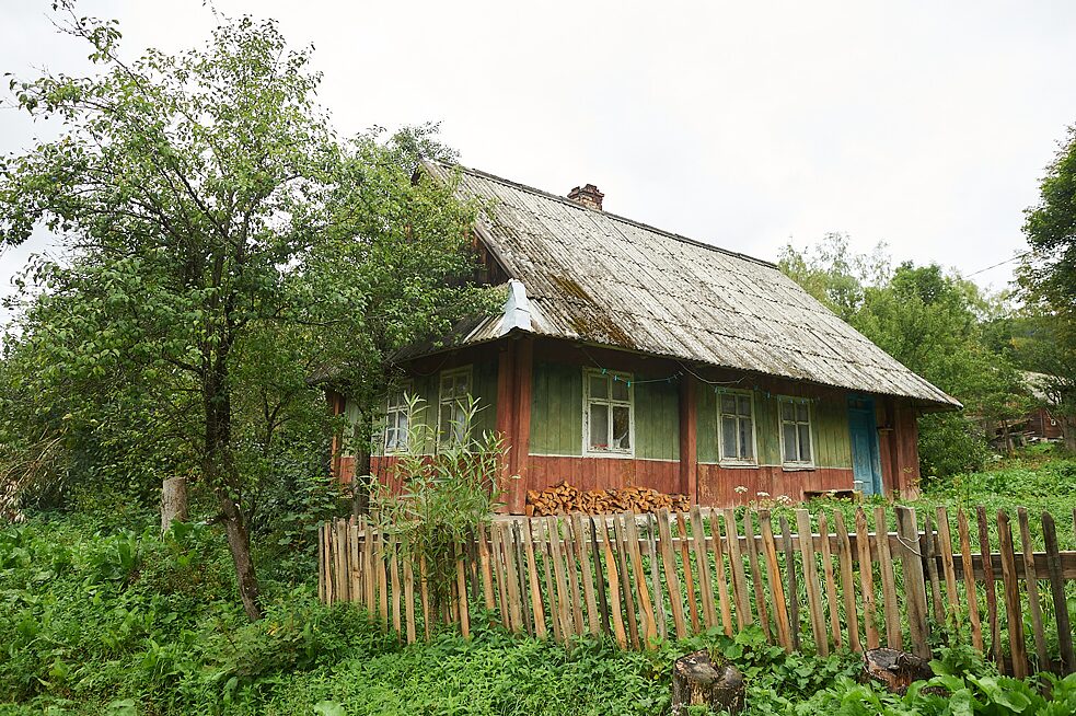 Dom v obci Ploske, kde býva rodina Jermakovcov.