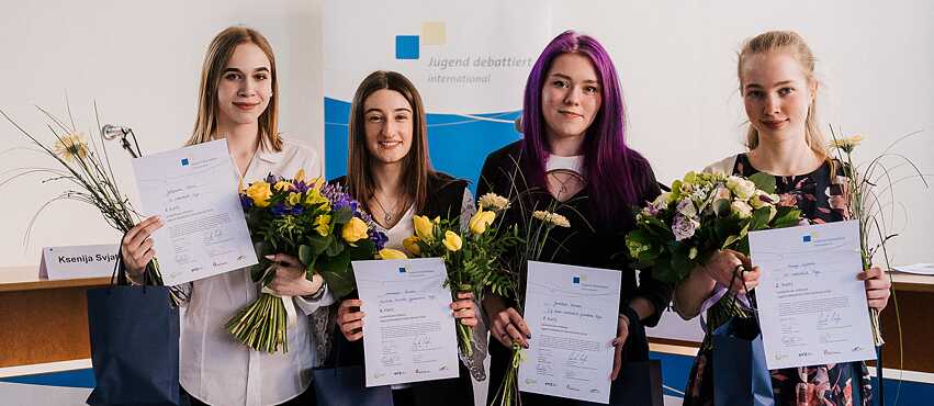 Finalistinnen nach der Siegerehrung beim lettischen Landesfinale 2019