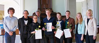 v. L.: Roberts Rimša, Jurymitglied, Landessieger Lettland 2009; Michael Hauke, Leiter der Spracharbeit am Goethe-Institut Riga; Evelīna Rutkovska, Landessiegerin Lettland 2014, Herderschule Riga; Holger Dähne, Jurymitglied, Fachberater und Koordinator für Deutsch der ZfA; Aleksejs Riženkovs, Finalist 2014, Herderschule Riga; Māra Starka, Finalistin 2014, Staatliches Deutsches Gymnasium Riga; Reinis Vējiņš, Finalist 2014,  Staatsgymnasium Dobele; Linda Kokare, Jurymitglied, Zweitplatzierte am Landesfinale Lettland 2012; Kristīne Kļaustiņa, Landeskoordiantorin Jugend debattiert international in Lettland. &copy; Foto: Goethe-Institut v. L.: Roberts Rimša, Jurymitglied, Landessieger Lettland 2009; Michael Hauke, Leiter der Spracharbeit am Goethe-Institut Riga; Evelīna Rutkovska, Landessiegerin Lettland 2014, Herderschule Riga; Holger Dähne, Jurymitglied, Fachberater und Koordinator für Deutsch der ZfA; Aleksejs Riženkovs, Finalist 2014, Herderschule Riga; Māra Starka, Finalistin 2014, Staatliches Deutsches Gymnasium Riga; Reinis Vējiņš, Finalist 2014,  Staatsgymnasium Dobele; Linda Kokare, Jurymitglied, Zweitplatzierte am Landesfinale Lettland 2012; Kristīne Kļaustiņa, Landeskoordiantorin Jugend debattiert international in Lettland.