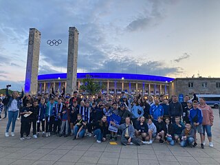 Vor dem Olympiastadion