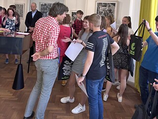 Das erste Siegerpaar 