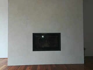 "Durch die Corona, wir haben ein Kamin in unserem Wohnzimmer gebaut, so wir die romantische Weihnachtsabenden haben können. Überdies wir haben uns um die Garten gekümmert und der Unterricht oder die Arbeit auf dem Computer durch der Lockdown gemacht."