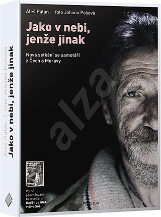 Hallo, ich lese gerade dieses Buch - weil ich es als e-book lese (die Bibliotheken sind zu), macheich kein Foto. Es heißt: So wie im Himmel, aber anders. Das Buch besteht aus 12 Interviews mit 12 Menschen, die alle wie Einsiedler allein in Natur leben. Alle Leute haben sich so entschieden aus verschiedenen Gründen und jeder ist anders. Und weiß jetzt, dass ich auch wie im Himmel bin - aber anders.