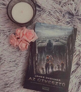 "Aufgrund des Coronavirus habe ich mehr Zeit. Deshalb habe ich viel gelesen. Die erste Stunde beginnt um 8.15 Uhr für die 8. und 7. Klasse, für die Unterstufe um 8.00 Uhr. Die Stunden sind nur 40 Minuten lang. Auch in der Schule müssen wir eine Maske tragen."