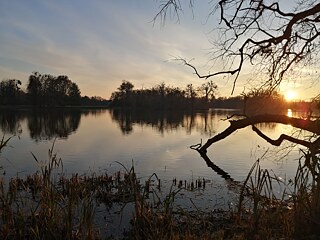Mein Lieblingsort ist der Park in Lednice. Im Park ist ein schönes Schloss und Natur. Ich gehe dorthin gern spazieren. Dorthin sind viele Teiche. Im Winter, wenn die Teiche zugefroren sind, konnen wir Schlitschuh laufen.