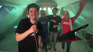 Vier Mitglieder der Band Munich Supercrew beim Konzert.