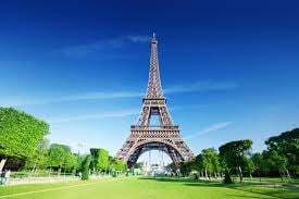 Hallo, ich möchte mal Frankreich besuchen. Die Franzosen haben schön Kultur. Ich möchte Paris und Lavendelfelder besuchen. Ich möchte Versailles sehen. Ich möchte Mona Lisa im Louvre sehen. Ich möchte den Eiffelturm bei Nacht erleben. Ich möchte französische Ratatouille probieren. Ich möchte mit meinen Freunden reisen.