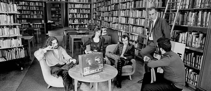 B&W Photo of people at the Institut in 1980