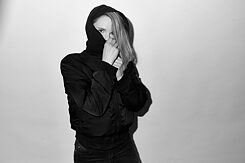 Daniela La Luz Press by Sebastian Pielles