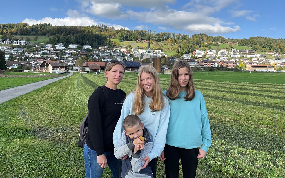 Alla, Karolina, Kseňa a Savva z Charkova vo švajčiarskej dedine Egolzwil