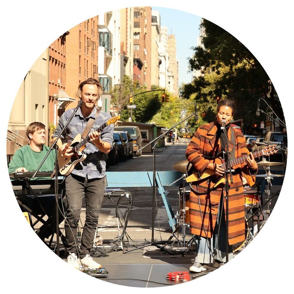 Ami Warning und Band bei Strassenfest