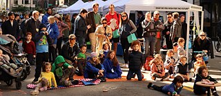 Menschen auf Strassenfest